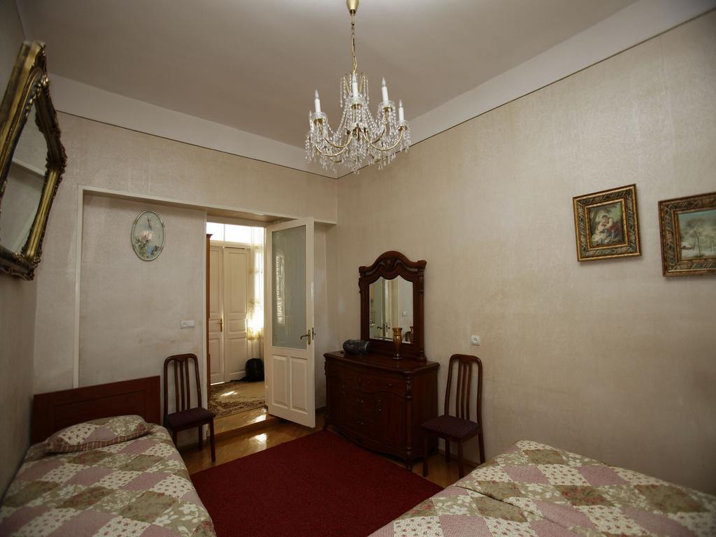 Hotel Leila Tiflis Habitación foto